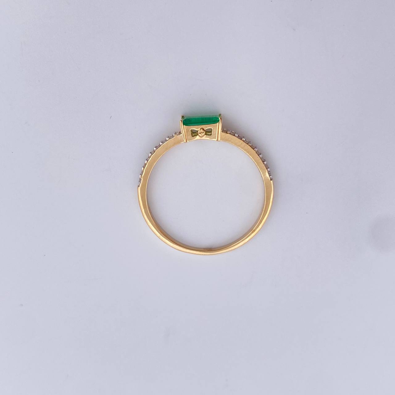Anillo Solitario Churumbela 1.3gr / T6 3/4 / Esmeraldas 16 Pts Diamantes 10 Pts Oro Amarillo 18K (Joya) &