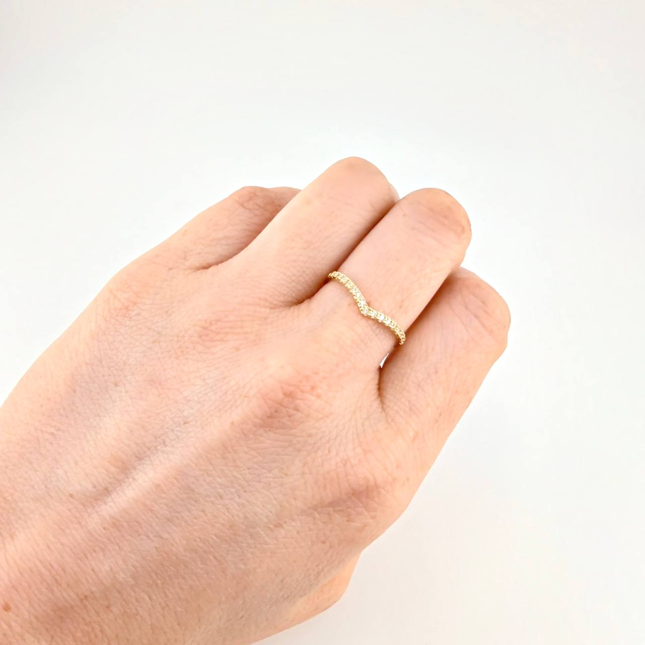 Anillo Curva en V Tupida 1.2g / T7 1/4 Oro Amarillo 18K