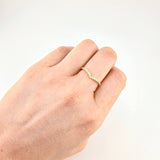Anillo Curva en V Tupida 1.2g / T7 1/4 Oro Amarillo 18K