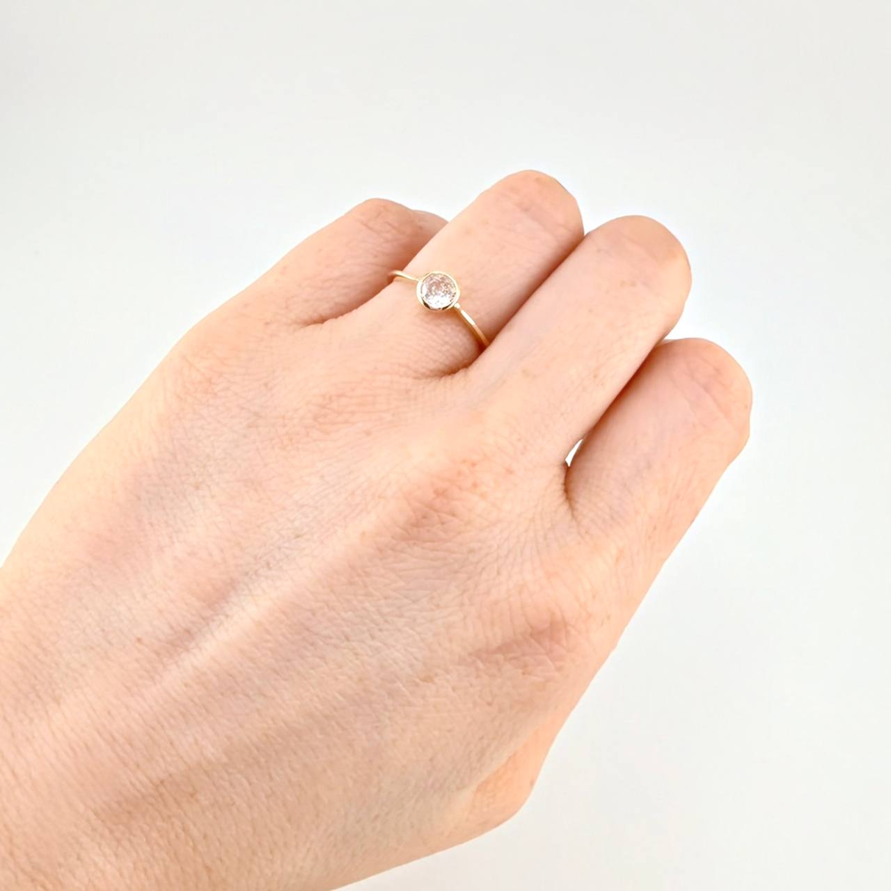 Anillo Solitario Ovalado 1.4g / T6 1/4 Oro Amarillo 18K