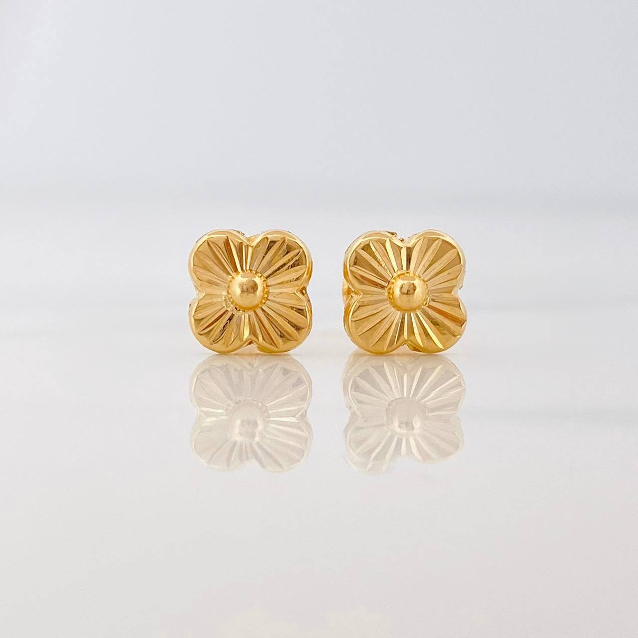 Topos Flor Trebol 0.85g / 6.83mm Oro Amarillo 18K