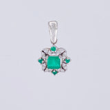 Dije Cuadro Bordeado Esmeraldas 36pts Diamantes 10pts 1.3g / 1.6cm Oro Amarillo 18K