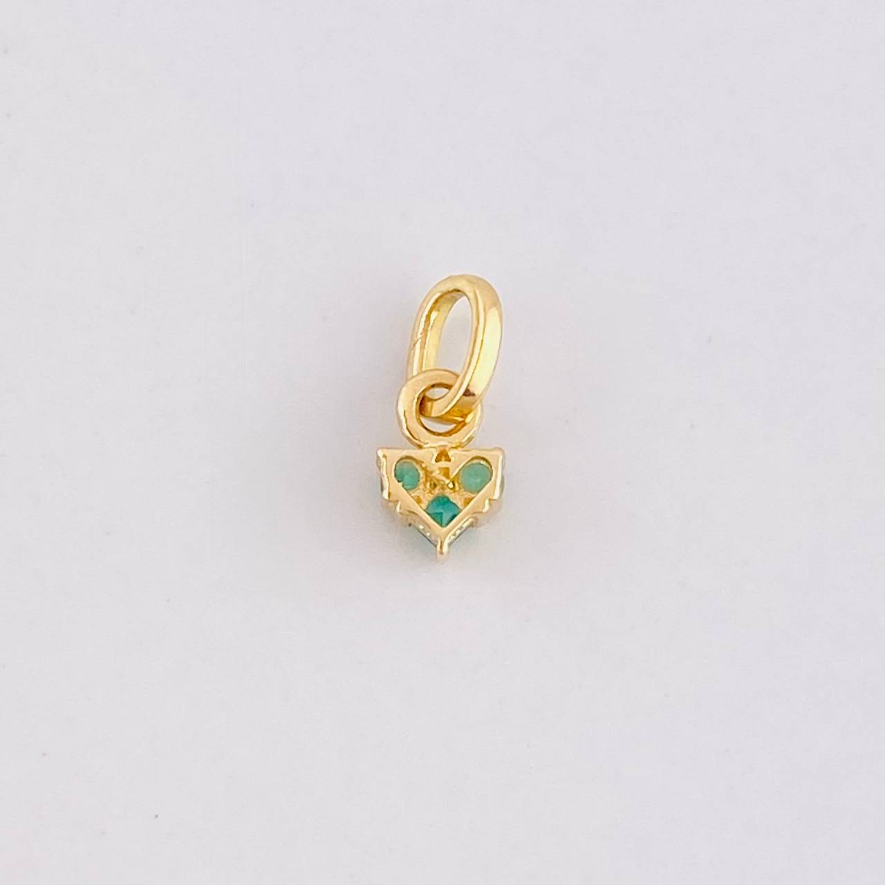 Dije Corazón Esmeralda 7pts 0.25g / 0.9cm Oro Amarillo 18K