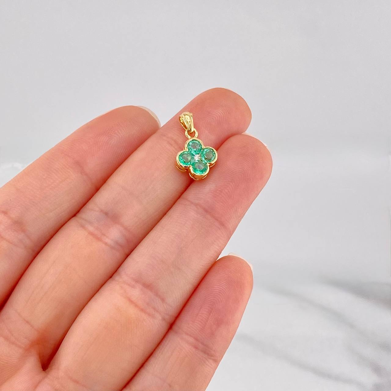 Dije Flor Esmeraldas 56pts Diamante 3pts 1.25g / 1.5cm Oro Amarillo 18K