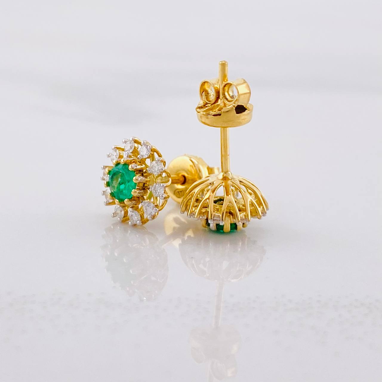 Topos Flor Tupida Esmeralda 36pts Diamantes 24pts 2.1g / 8.8mm Oro Amarillo 18K