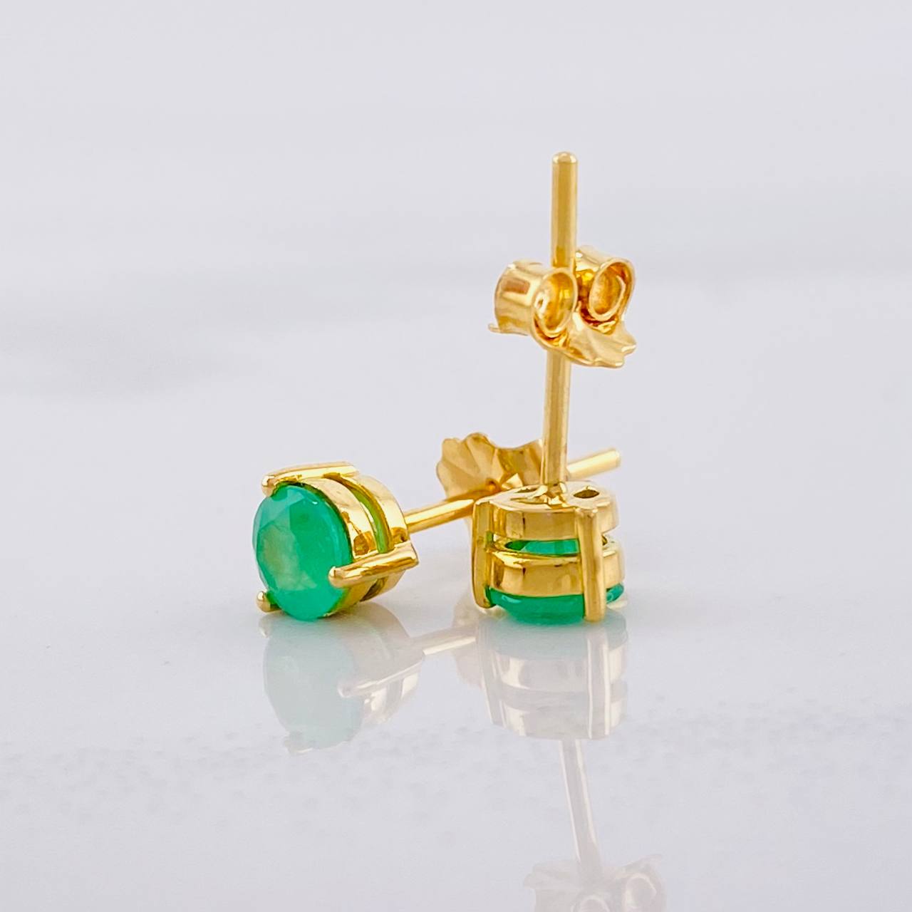 Topos Circulo Esmeralda 80pts 1.45g / 5.3mm Oro Amarillo 18K