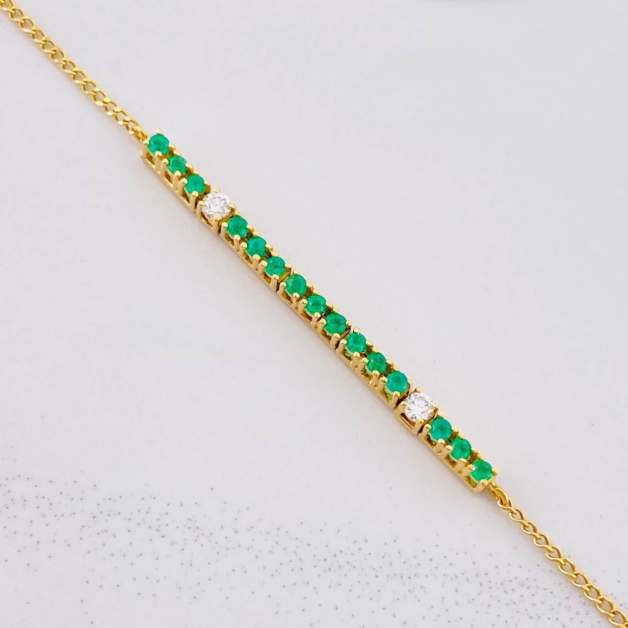 Pulso Cubano Tenis Esmeraldas 26pts Diamantes 11pts 2.15g / 18.2cm / 2.4mm Oro Amarillo 18K