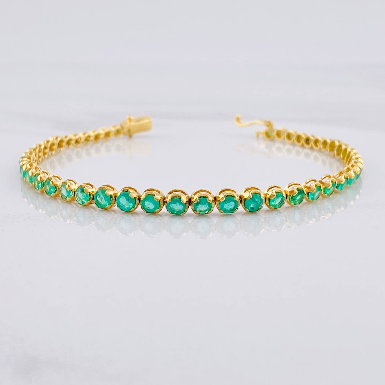 Pulso Tenis Esmeraldas 3.16qts 8.35g / 17.7cm / 3.8mm Oro Amarillo 18K