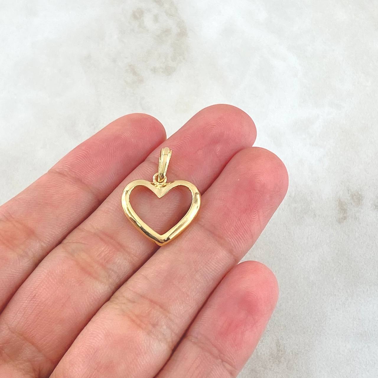 Dije Corazón Silueta 1.15gr / 2.1cm / Liso Oro Amarillo 18K