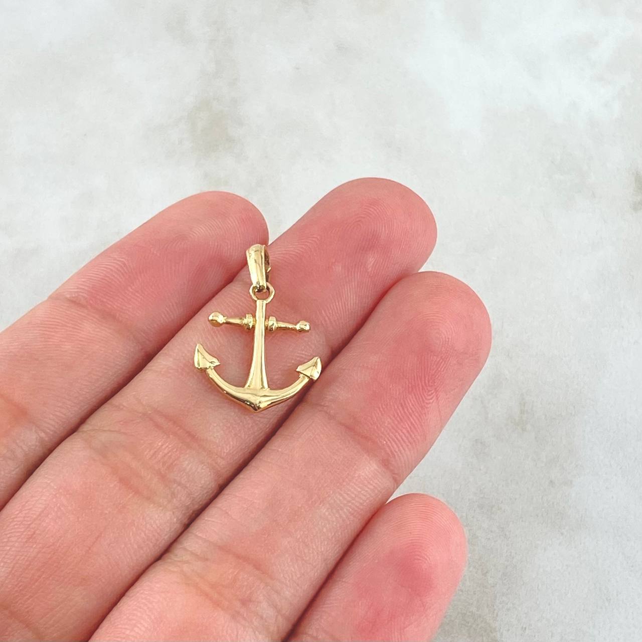 Dije Ancla 0.95gr / 2cm / Lisa Oro Amarillo 18K