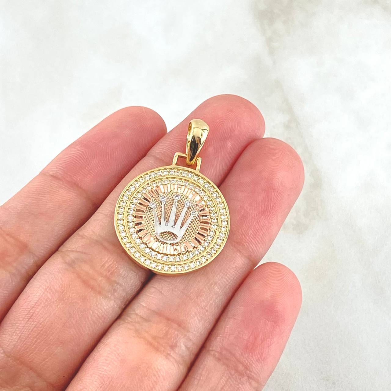 Dije Medalla Corona RX 4.3gr / 3.1cm / Circones Blancos Dos Oros Amarillo Rosa 18K *