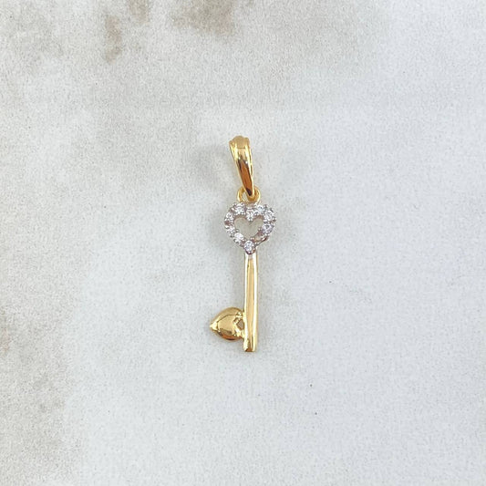 Dije Llave de Corazónes 0.65gr / 2.7cm / Circones Blancos Oro Amarillo 18K ©
