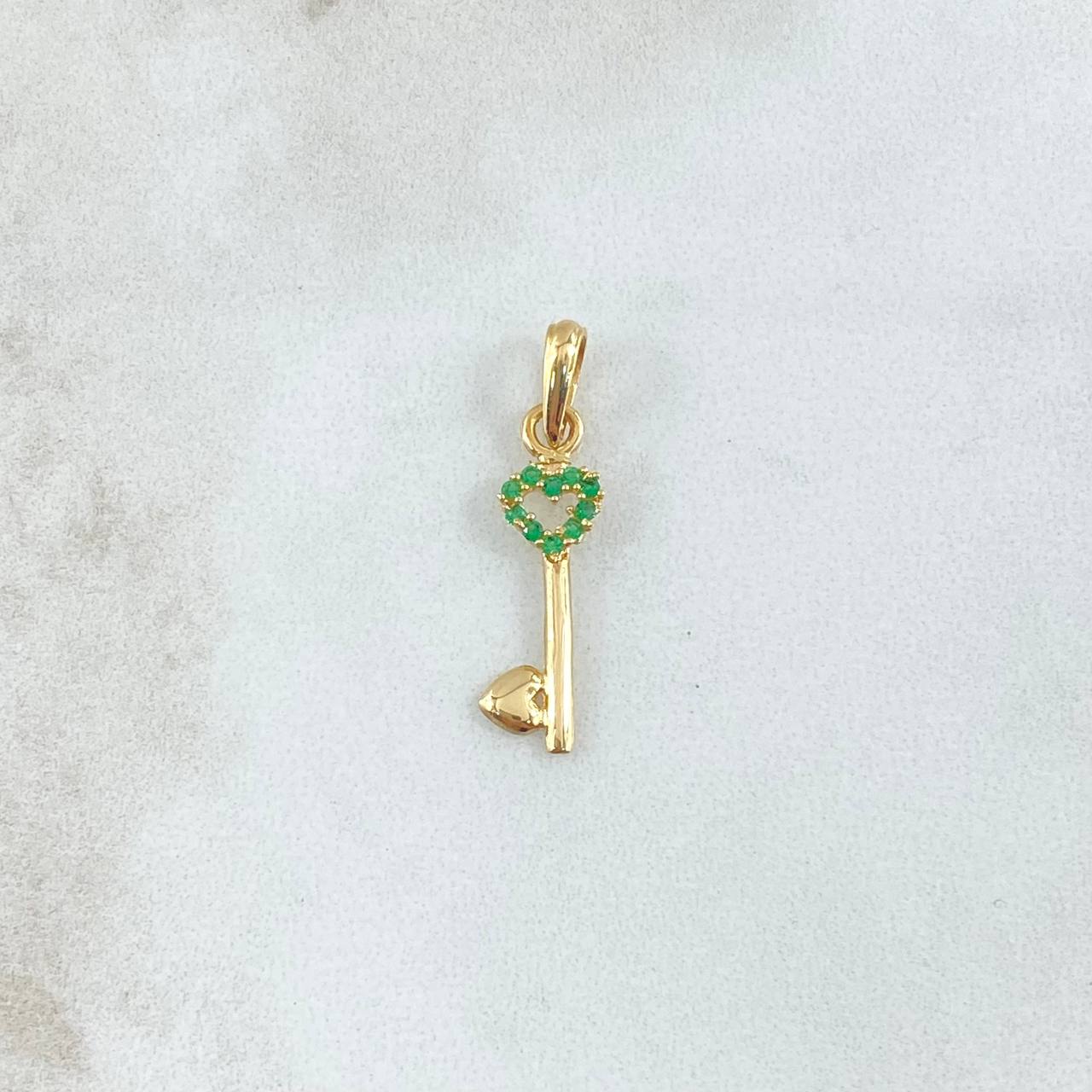 Dije Llave de Corazónes 0.75gr / 2.7cm / Circones Verdes Oro Amarillo 18K ©