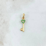 Dije Llave de Corazónes 0.75gr / 2.7cm / Circones Verdes Oro Amarillo 18K ©