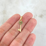 Dije Llave de Corazónes 0.75gr / 2.7cm / Circones Verdes Oro Amarillo 18K ©