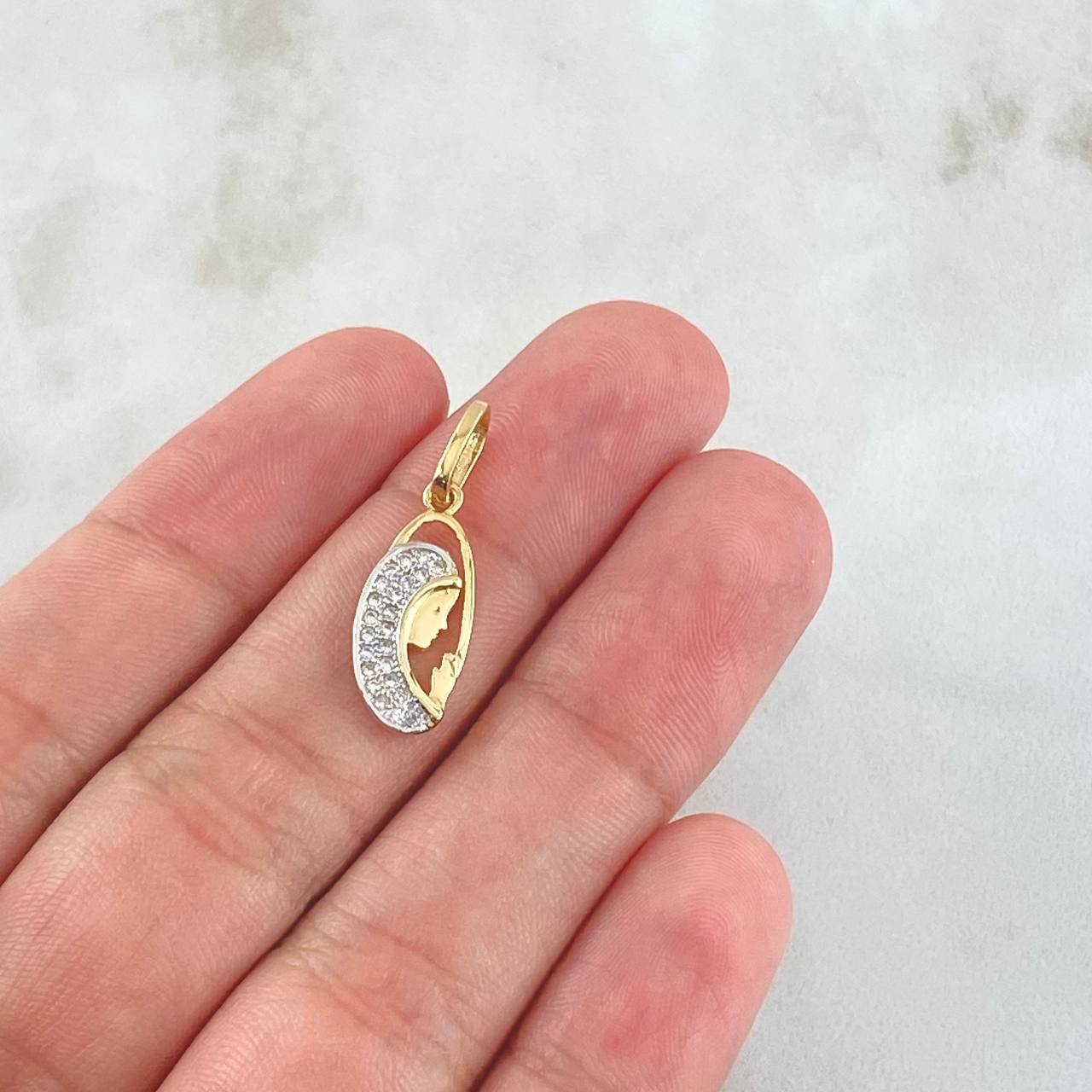 Dije Virgen María 1.15gr / 2.2cm / Oro 18K ©