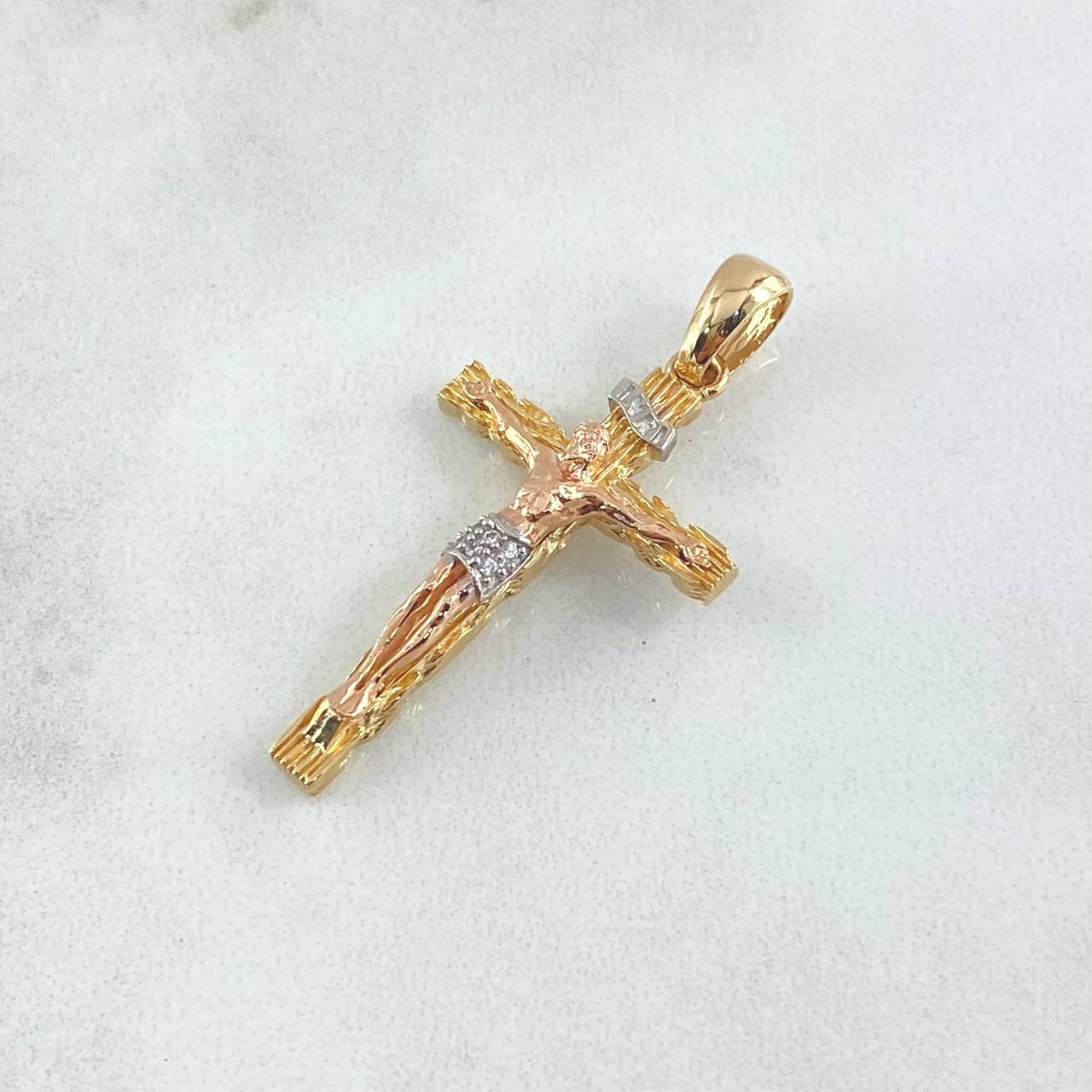 Dije Cruz Cristo de Madera 4.2gr / 3.8cm / Circones Blancos Tres Oros 18K ©