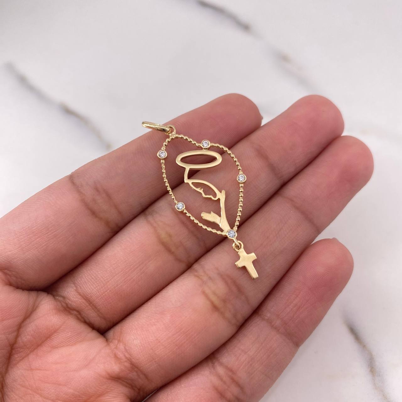 Dije Rosario Virgen Maria 1.4gr / 4.1cm / Circones Blancos Oro Amarillo 18K $