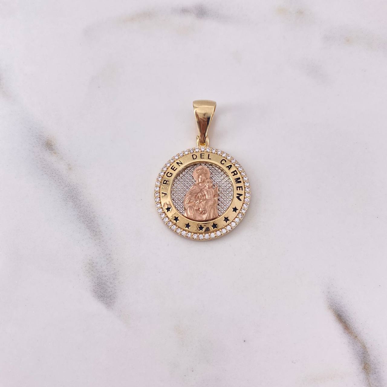 Dije Medalla Virgen Del Carmen 4.5gr / 3cm / Circones Blancos Tres Oros 18K $