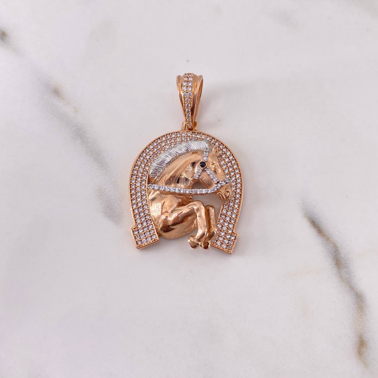 Dije Herradura Caballo 11.5gr / 4cm / Circones Blancos Dos Oros Blanco Rosa 18K $
