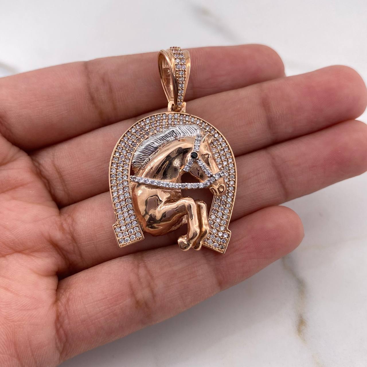 Dije Herradura Caballo 11.5gr / 4cm / Circones Blancos Dos Oros Blanco Rosa 18K $
