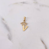 Dije Letra V Corona 1gr / 2.3cm / Circones Blancos Oro Amarillo 18K $