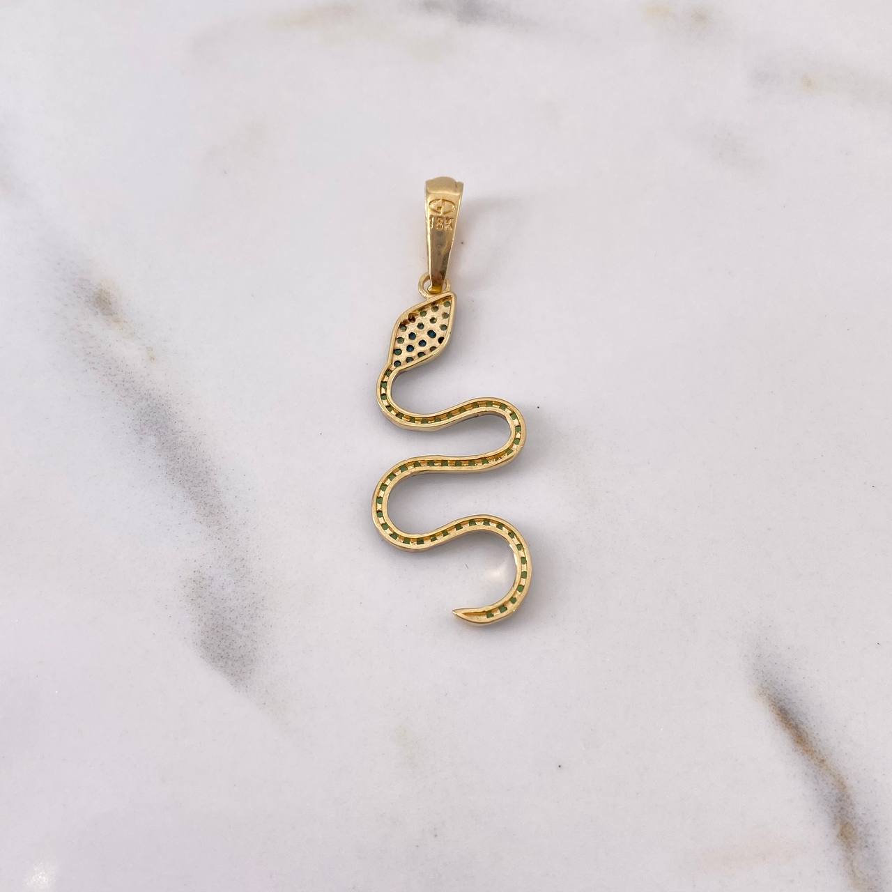 Dije Serpiente 1.95gr / 4cm / Circones Negros Verdes Dos Oros Negro Amarillo 18K $