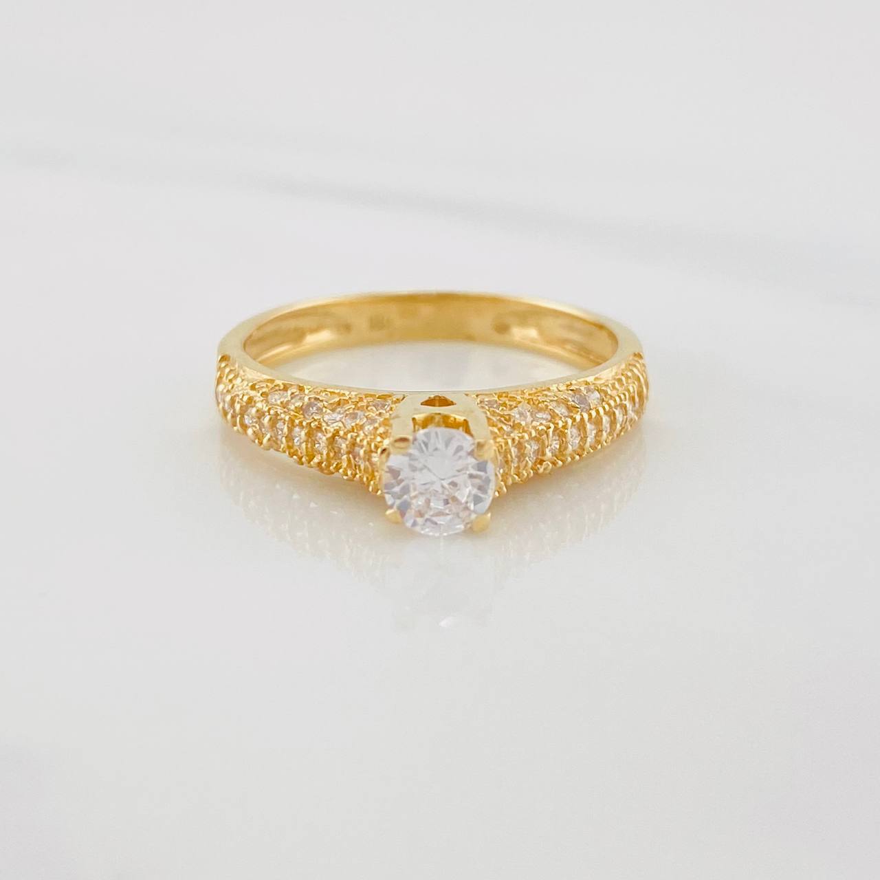 Anillo Solitario Tupido 2.9g / T7 Oro Amarillo 18K