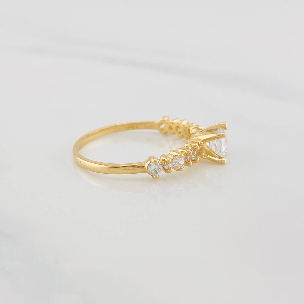 Anillo Solitario Churumbela 1.7g / T6 Oro Amarillo 18K