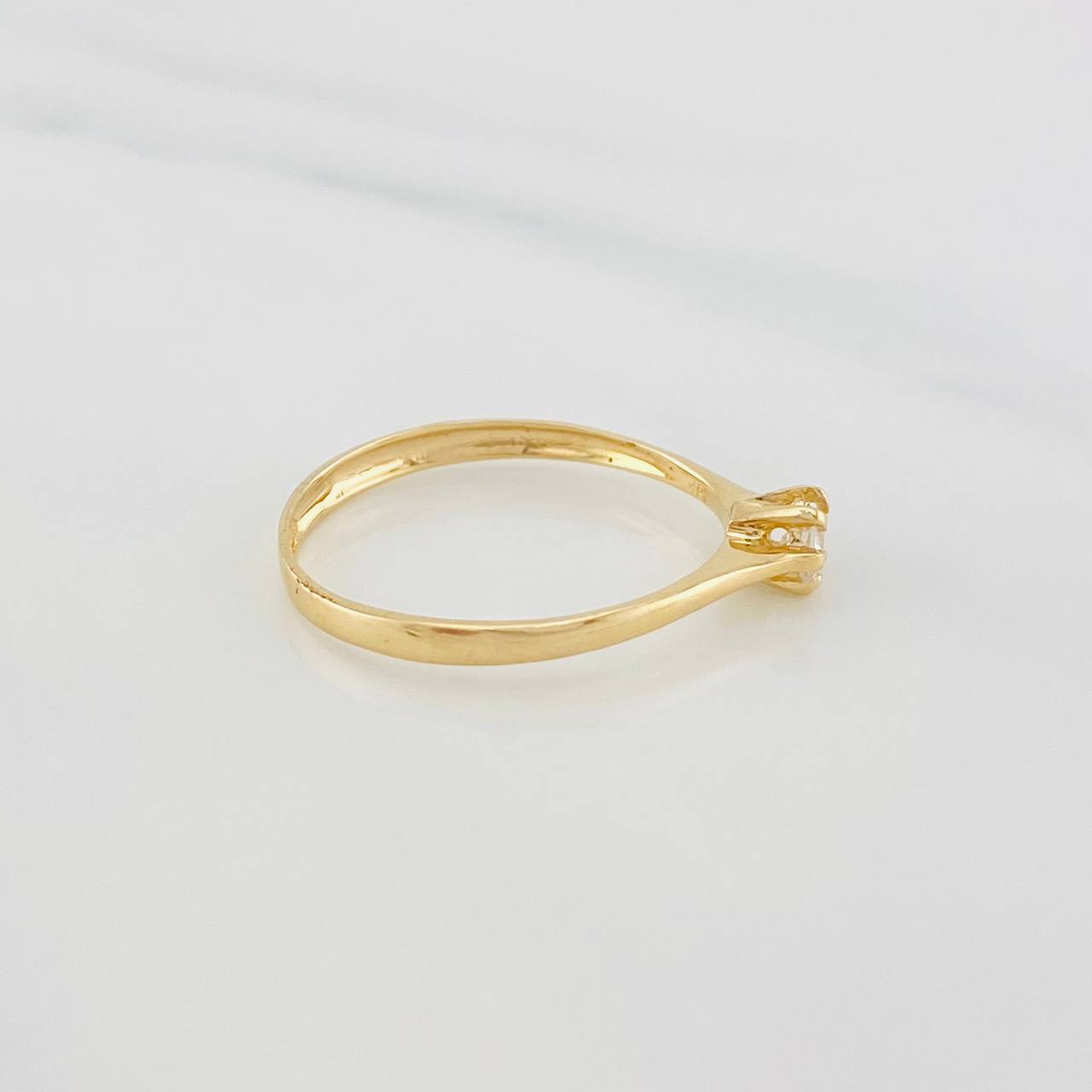 Anillo Solitario Puente 1.2g / T6 1/2 Oro Amarillo 18K