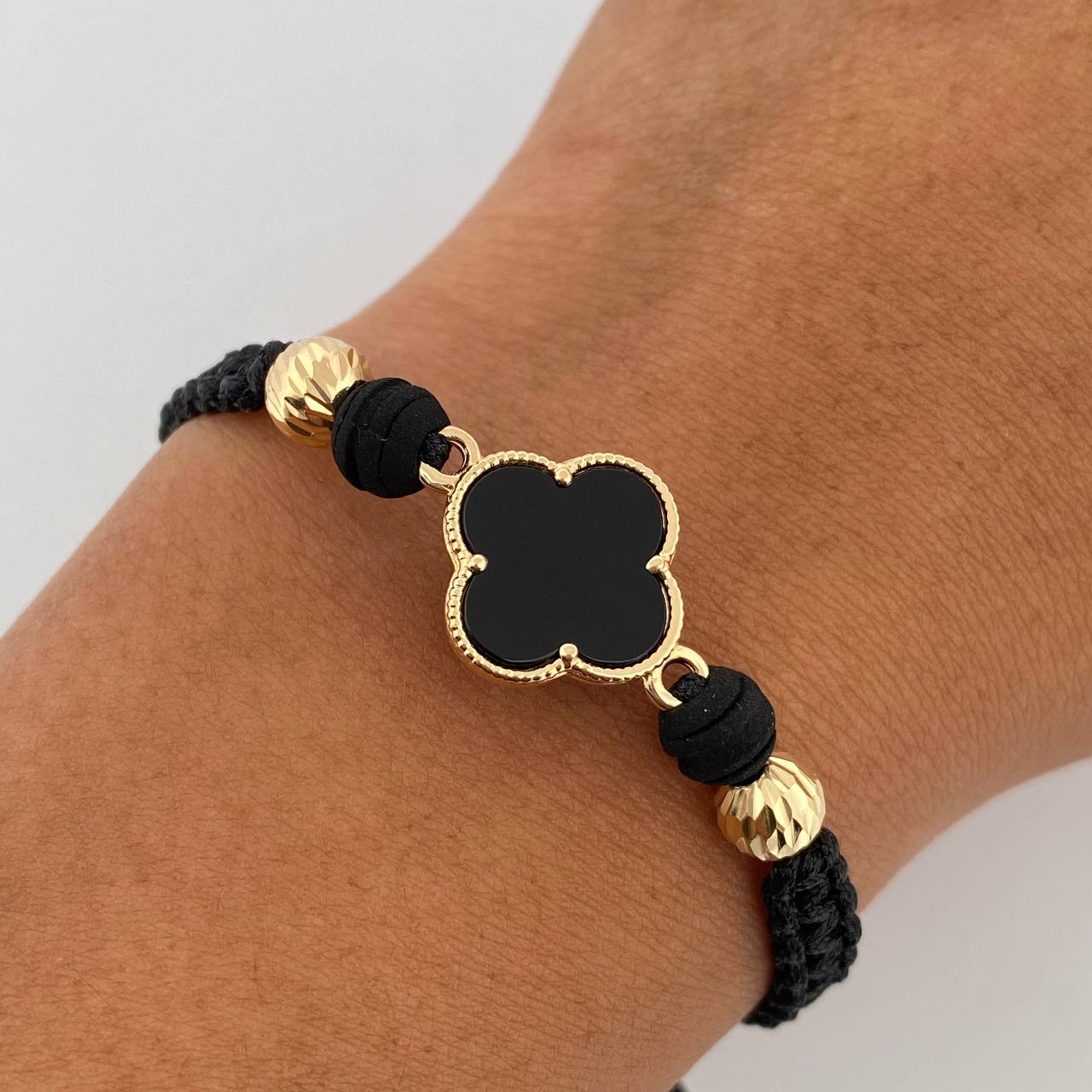Pulsera Negra Trebol 2.15gr / Oro 18K &