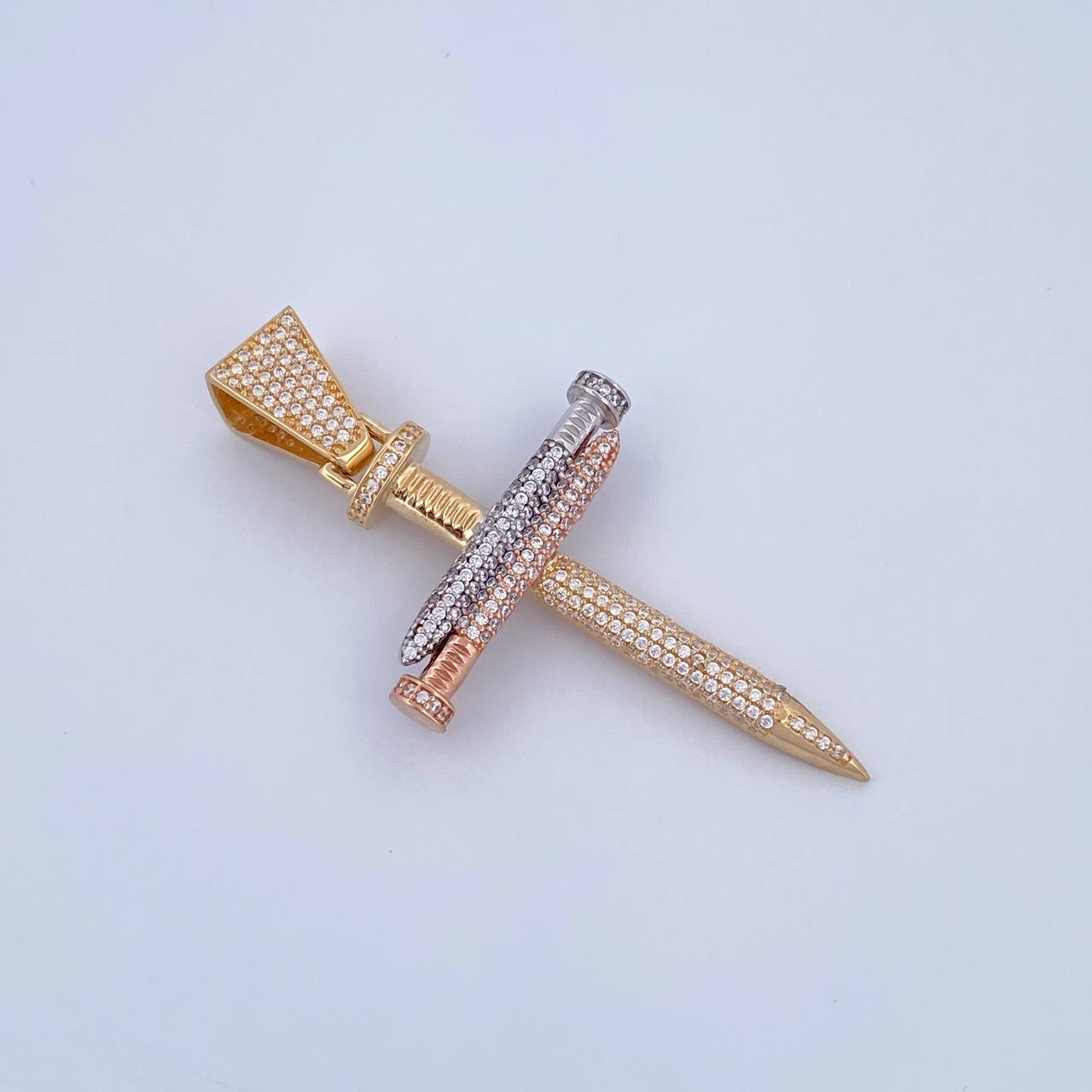 Dije Cruz Clavo 9.55gr / 5.9cm / Circones Blancos Tres Oros 18K &