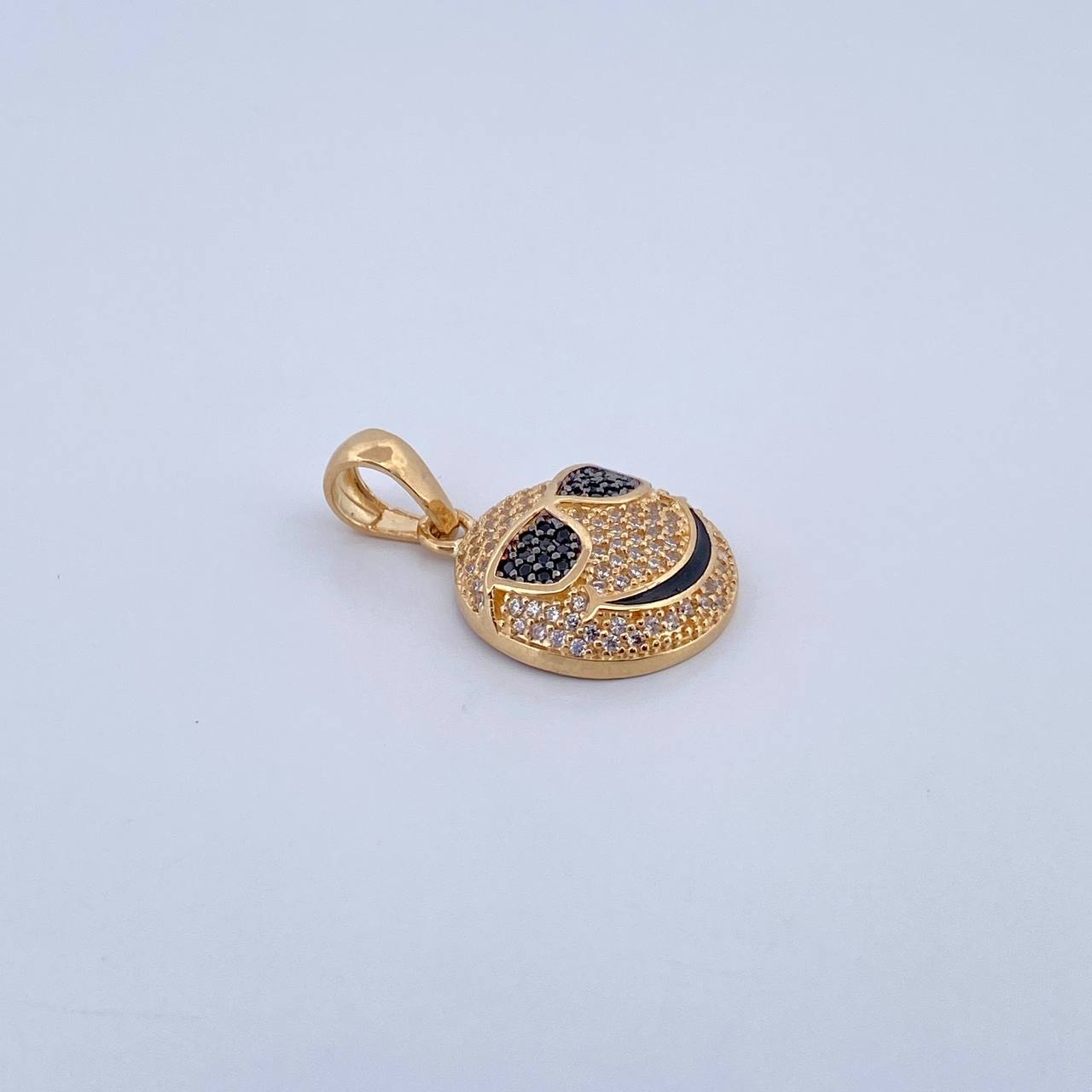 Dije Emoji 3.9gr / 2.7cm / Circones Negros Blancos Dos Oros Negro Amarillo 18K &