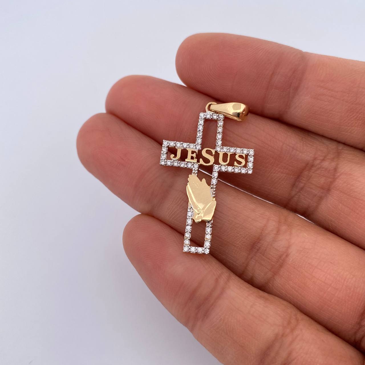 Dije Cruz Jesus 2.1gr / 3.7cm / Circones Blancos Dos Oros Amarillo Blanco 18K &