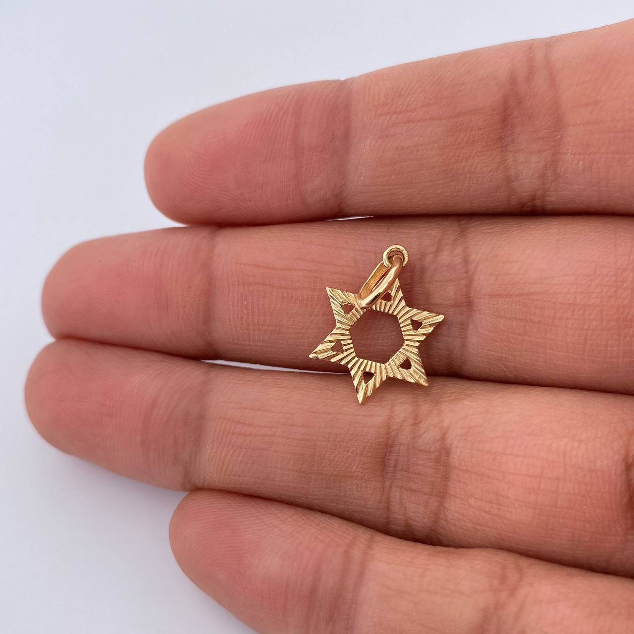 Dije Estrella De David 0.8gr / 2.3cm / Diamantada Oro Amarillo 18K &