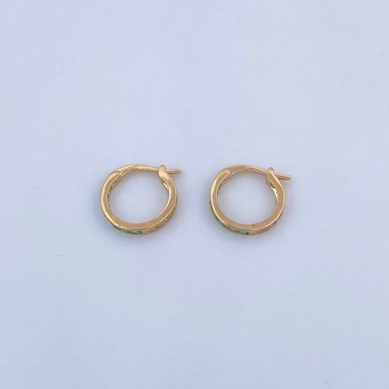Candongas Carril Cuadrado 2gr / 1.3cm / Esmeraldas 35 Pts Oro Amarillo 18K (Joya) &