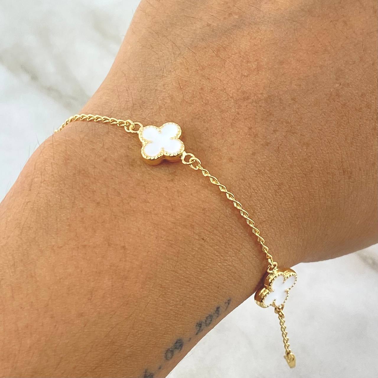 Pulso Espiga Treból VCyA 3.2gr / 18cm / 1.5mm Resina Blanca Oro Amarillo Nac.Esp. 18K ©