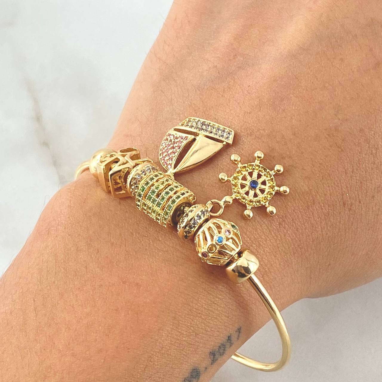 Pulso Aro Dijes 17.35gr / 19cm / Oro 18K *