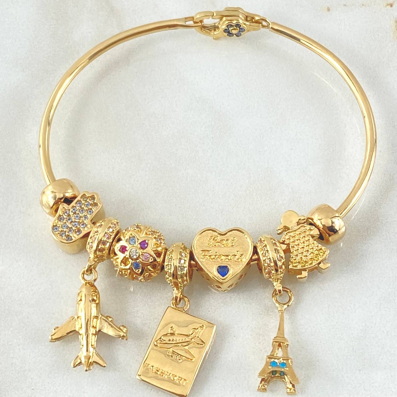 Pulso Aro Dijes 22.75gr / 19cm / Oro 18K ©