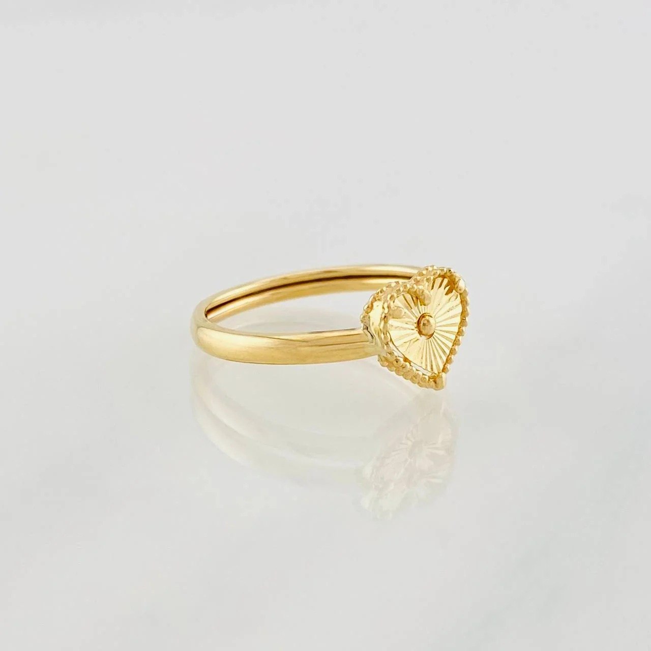 Anillo Corazón Diamantado 1g / T7 Oro Amarillo 18K