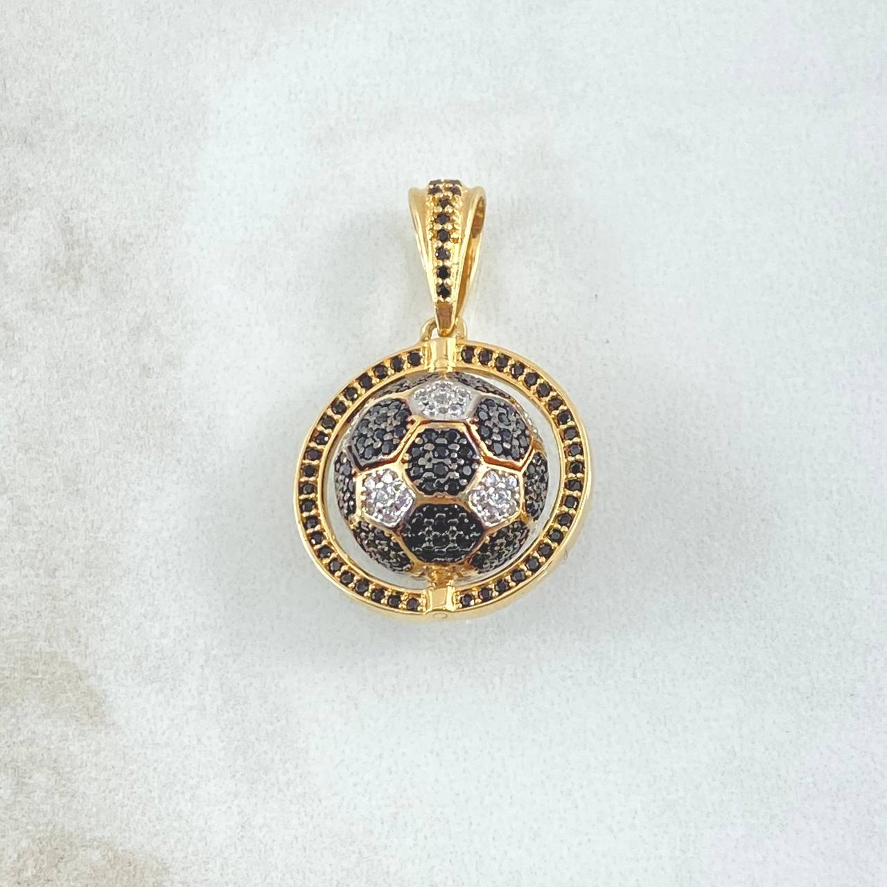 Dije Balon De Fútbol Marco Movil 9.2gr / 3cm / Circones Blancos Negros Oro Amarillo 18K ©