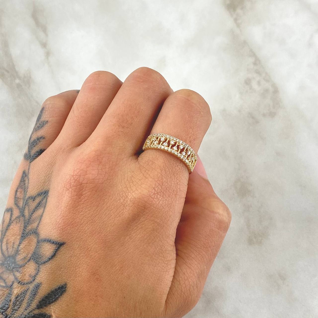 Anillo Copos Escalonados 2.4gr / T6 1/4 / Circones Blancos Oro Amarillo 18K ©