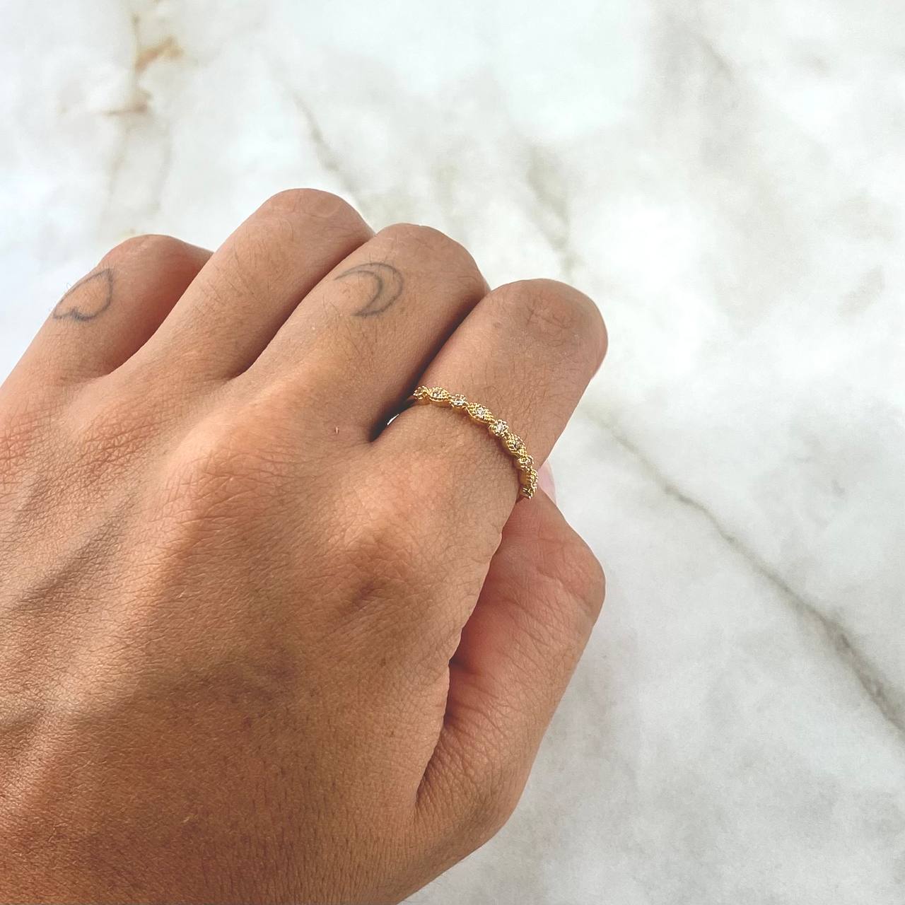 Anillo Linea De Ojos 1.2gr / T6 1/4 / Circones Blancos Oro Amarillo 18K