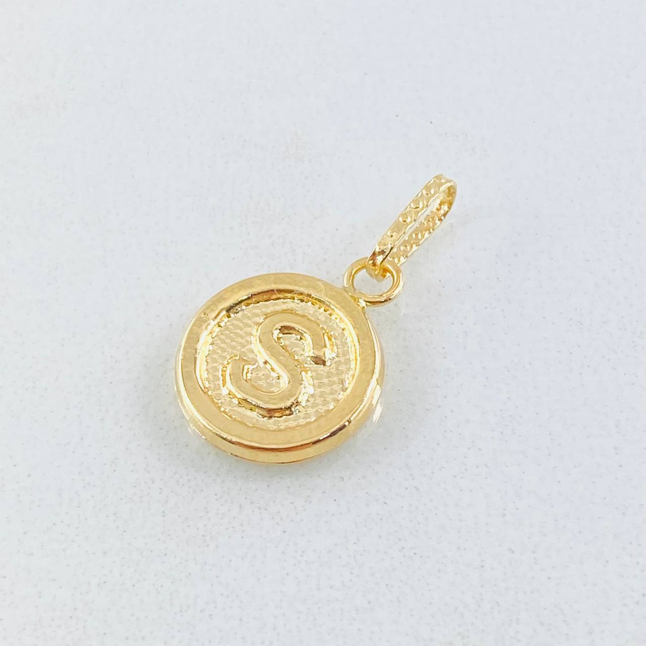 Dije Letra S 0.6gr / 1.9cm / Oro Amarillo 18K