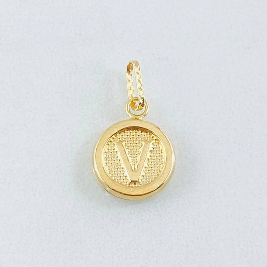 Dije Letra V 0.6gr / 1.9cm / Oro Amarillo 18K
