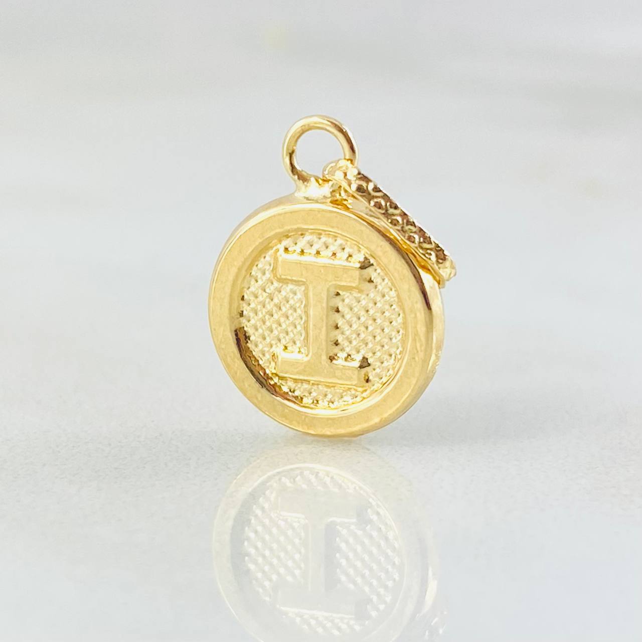 Dije Letra I 0.5gr / 2cm / Oro Amarillo 18K *
