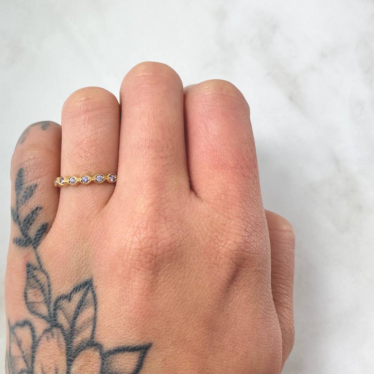 Anillo Línea De Ojos 0.95gr / T4 3/4 / Oro Amarillo 18K *