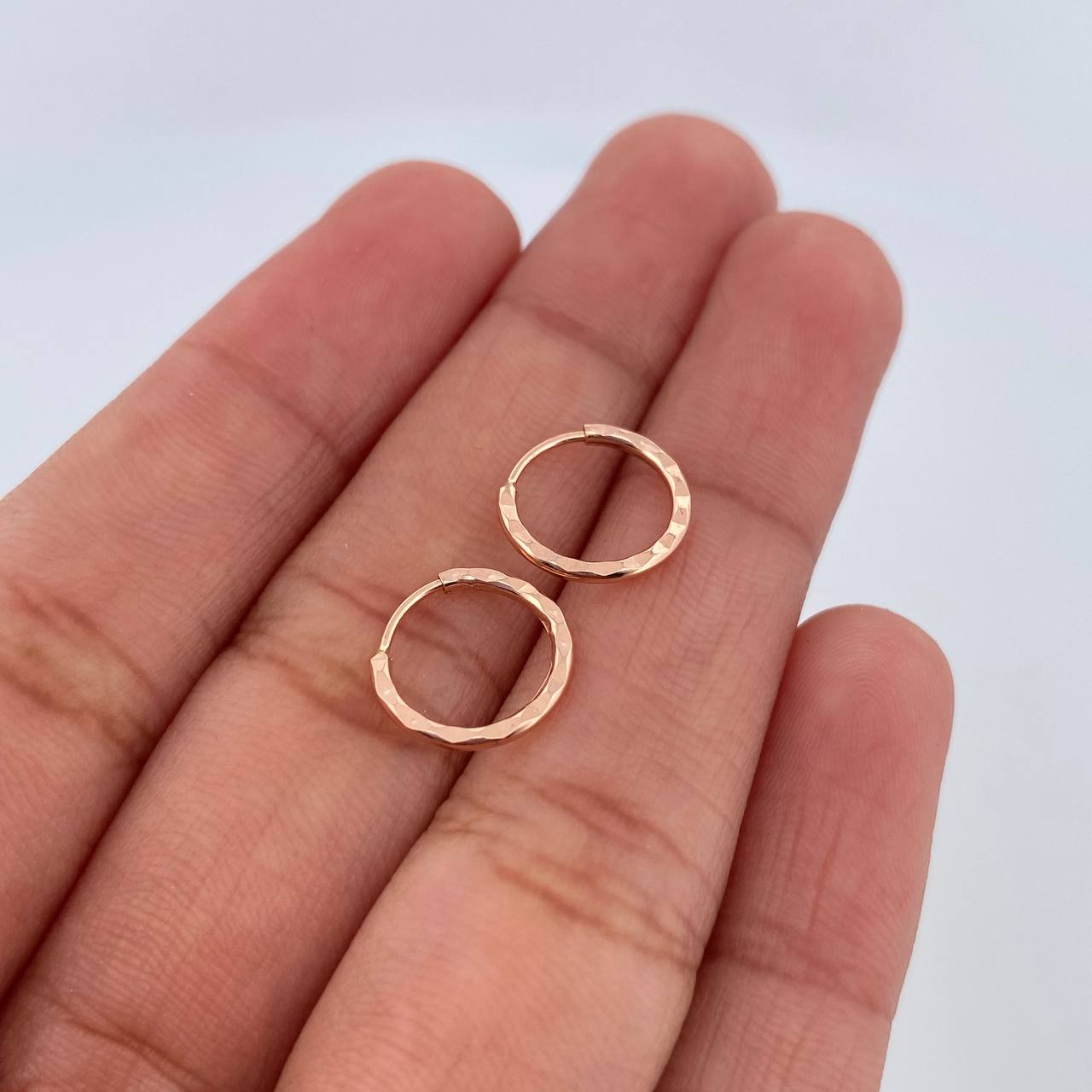 Candongas Aro Rayado 0.45gr / 1cm / Diamantado Oro Rosa 18K &