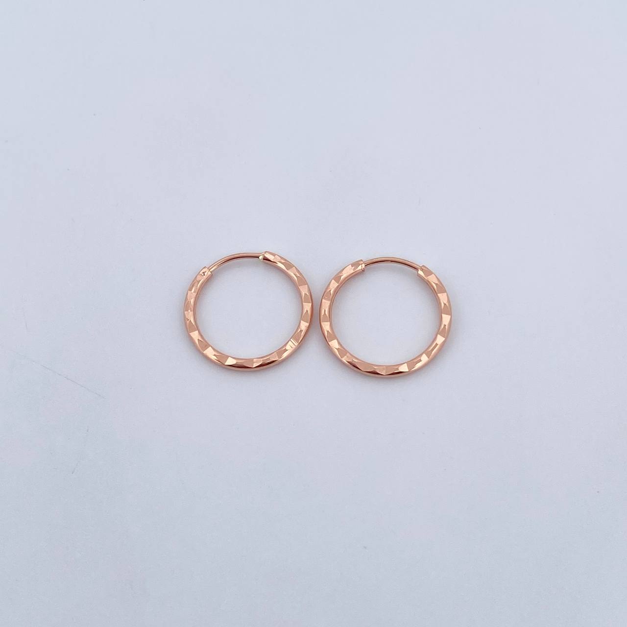 Candongas Aro Rayado 0.55gr / 1.2cm / Oro 18K $