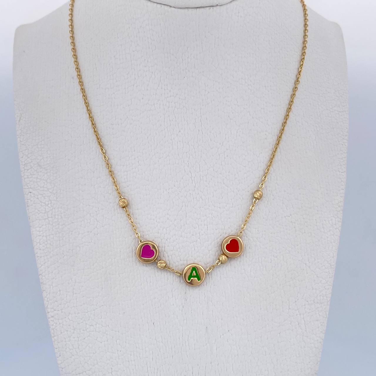 Cadena Aro Seguido Letra A Corazones 3.6gr / 46.7cm / 3mm Bolas Diamantadas Rosado Verde Rojo Oro Amarillo 18K &